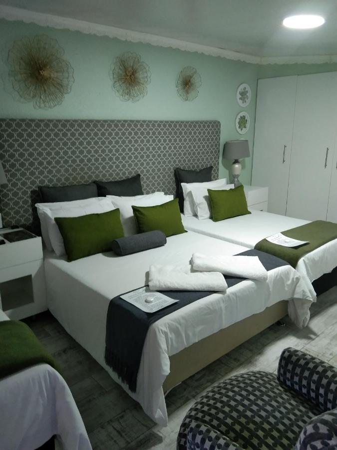 Mitchell'S Guesthouse Parow Bagian luar foto